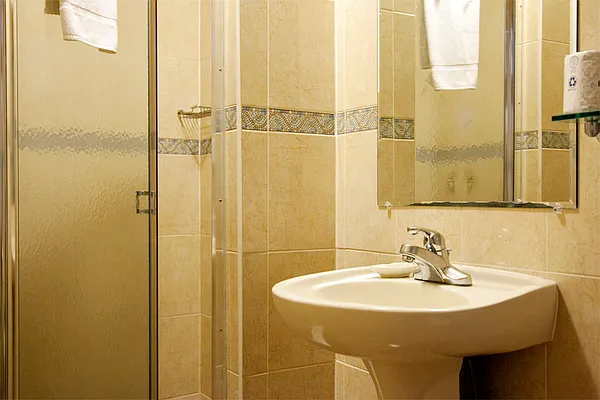 Rented by Easy Rental LLC | media 13