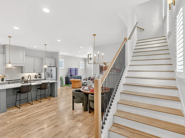 1810 Owen St — Photo 3