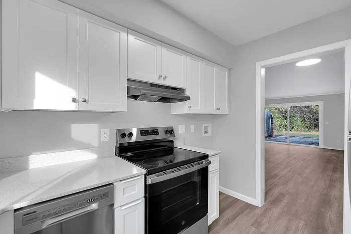 100 Lynn Cir #J — Photo 11