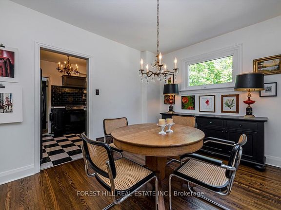 5th image of 131 Toronto St