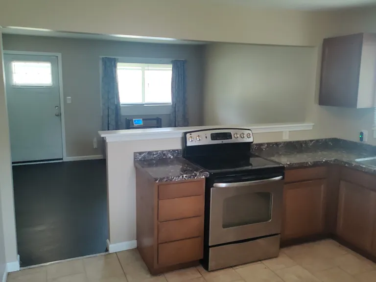 649 Oswego Ave — Photo 4