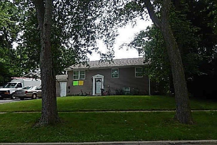 2nd image of 674 Crescent Ter