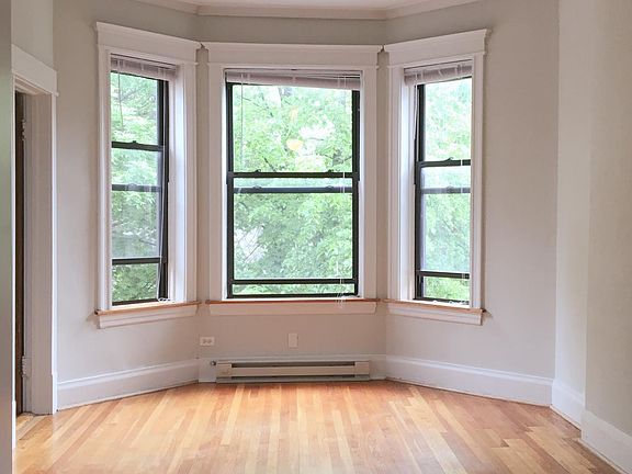 LIVING ROOM (looking east)