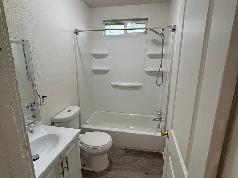 1013 Santiago Ave #A — Photo 5