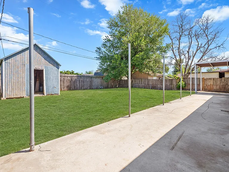 3209 Chestershire Dr — Photo 29