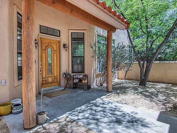 4th image of 709 Villa Antigua Ct
