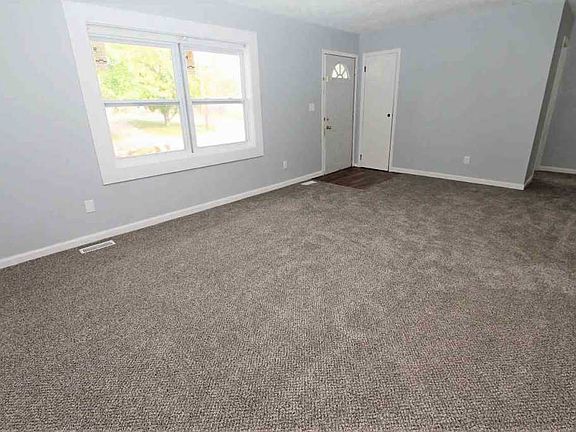 5th image of 925 Beaumont Dr