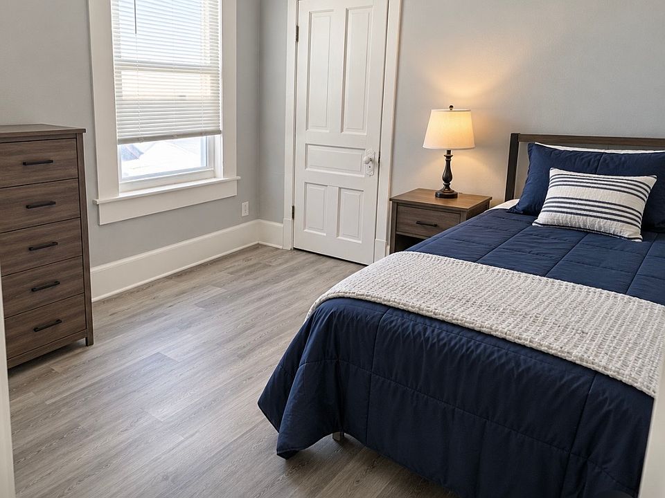 1st image of 2657 S 28th St #4