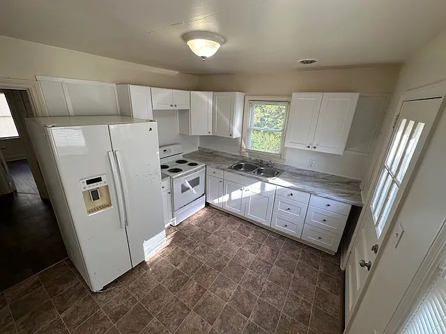 369 Juless St — Photo 8