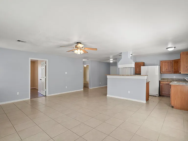 1631 Quail Run — Photo 10