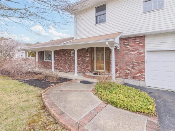 1 Laurel Ave, Westerly, RI 02891