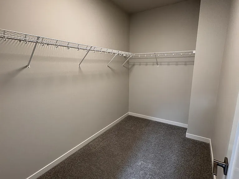 994 E Railroad Ave — Photo 10