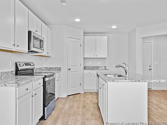 3rd image of 815 Old Angus Ln