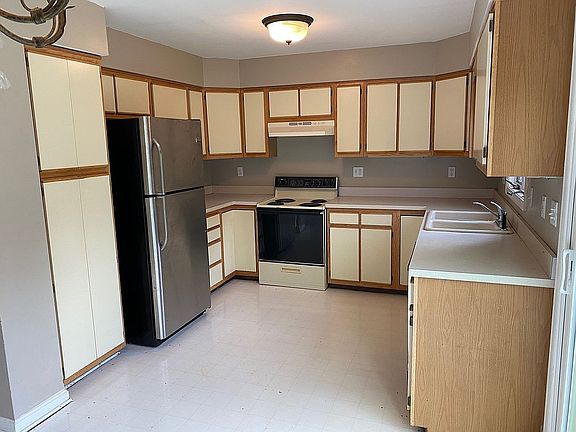 3rd image of 2400 Valentine Dr