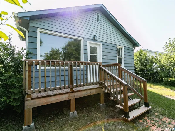 241 Manitoba Avenue, Kerrobert, SK S0L 1R0