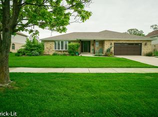 19927 Green Meadows Pkwy, Mokena, IL 60448