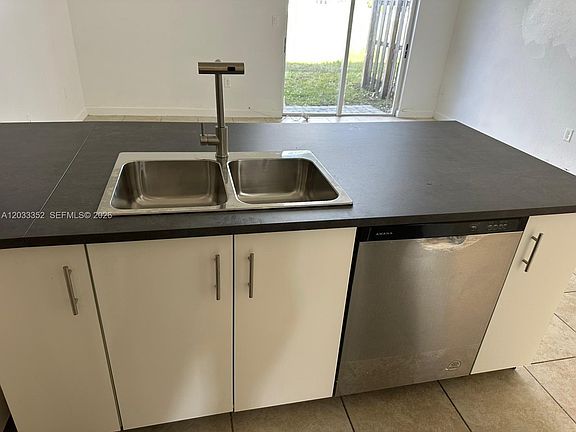 4th image of 2819 SE 1st Dr Unit 9