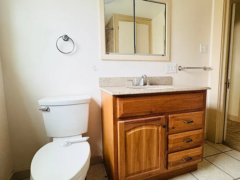 1510 E Harris Ave — Photo 23