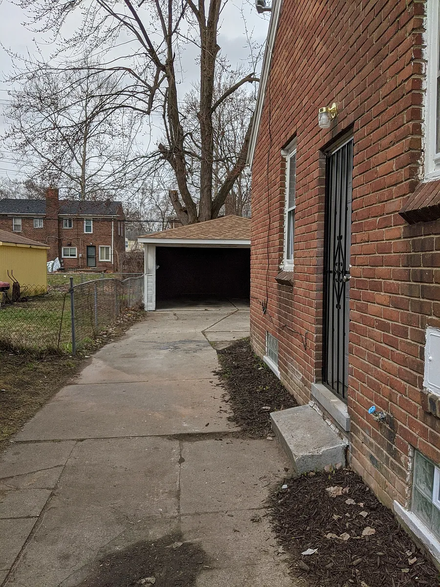 Building Photo - 18481 Prest St