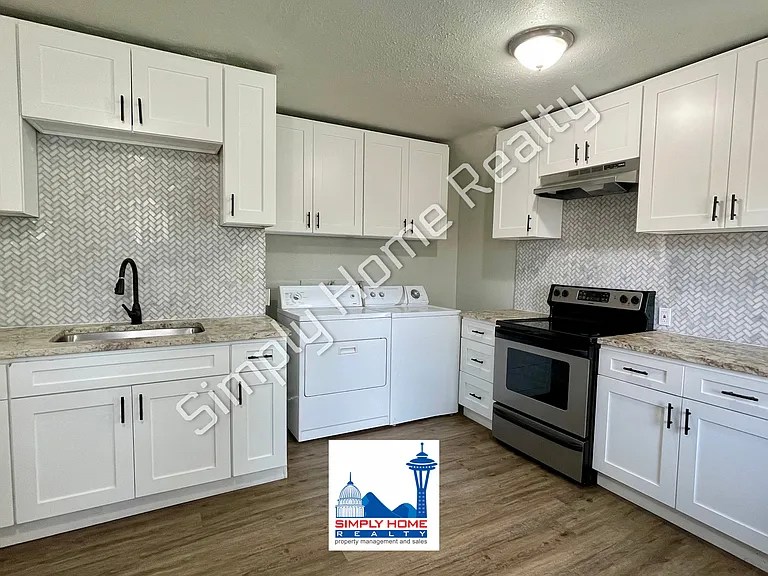 3314 Sawyer St — Photo 7