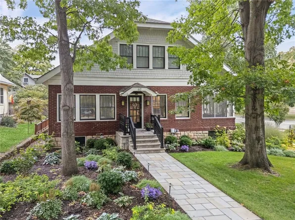 62 E 53rd Ter, Kansas City, MO 64112