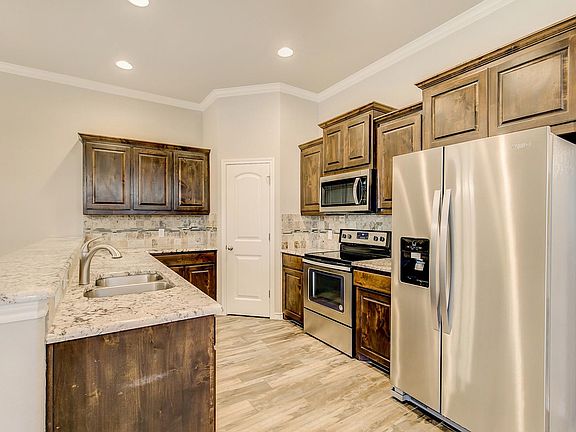 4th image of 301 Amethyst Ct
