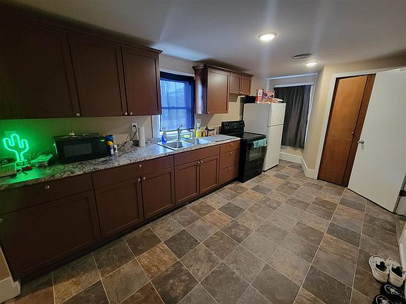 2nd image of 110 Grant St