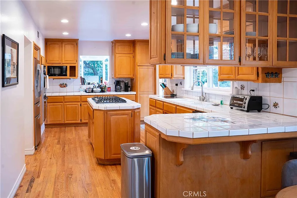 4 bed, 2900 sqft, $8,995 — Photo 4
