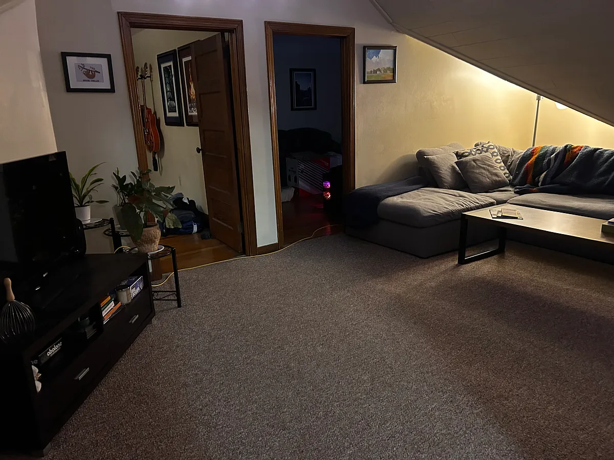 Building Photo - 102 Maplewood Ave #3