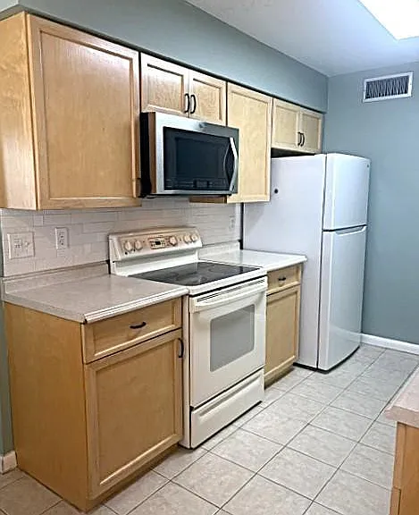 10110 N 97th Dr #A — Photo 7