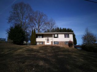 386 Ridgewood Dr, Chickamauga, GA 30707