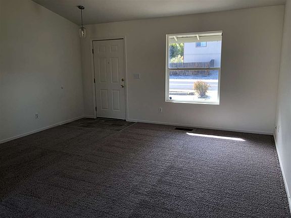 3rd image of 200 Poppy Hills Dr