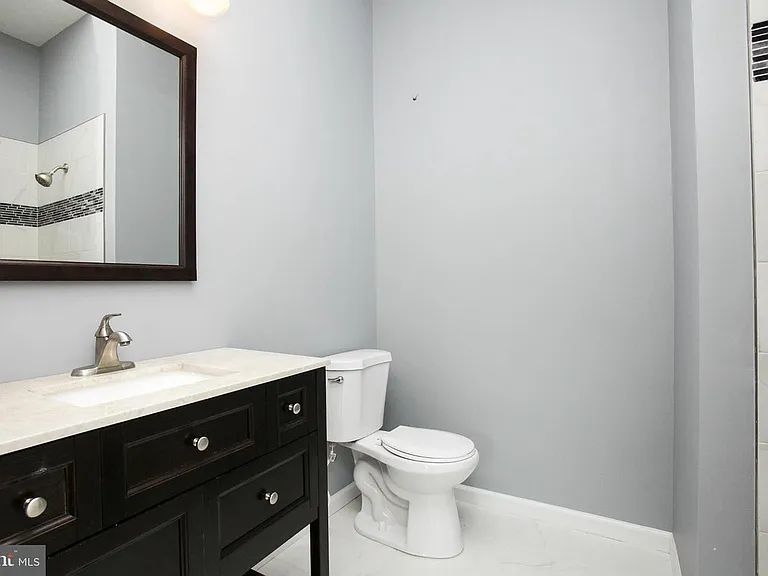 231 N Chester St — Photo 21