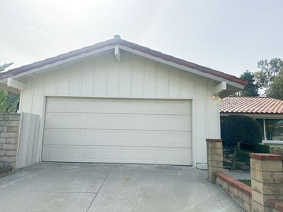 4th image of 2736 Tory St