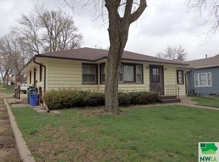 1104 3rd Ave, Alton, IA 51003