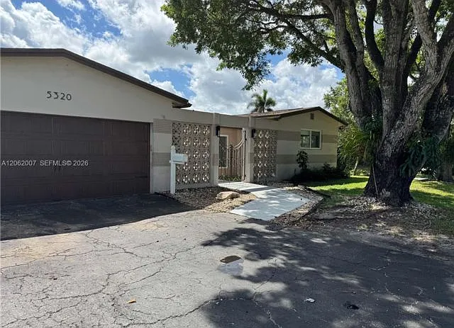 5320 SW 89th Ave