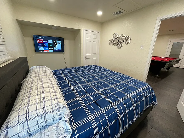 6807 Bender Dr — Photo 36