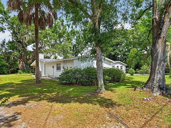 3rd image of 601 WINHAM STREET