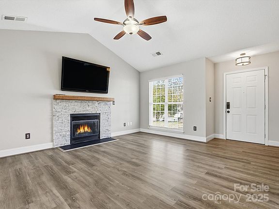 3rd image of 2501 Ivy Run Dr