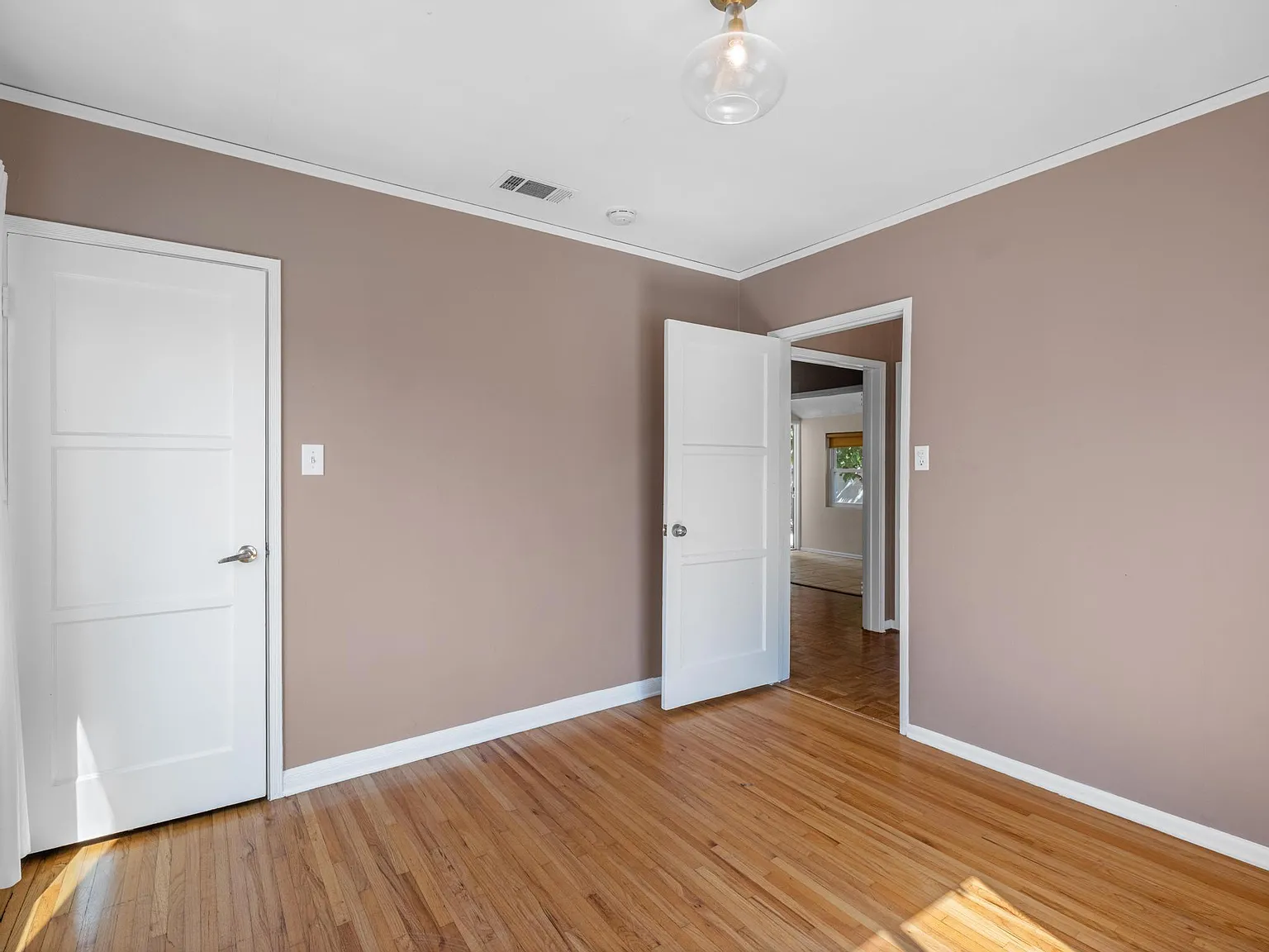 3 bed, 1227 sqft, $4,750 — Photo 4