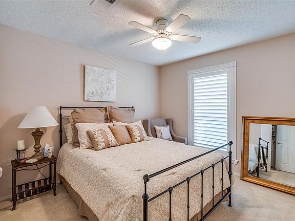 3rd image of 2103 Lansdown Dr