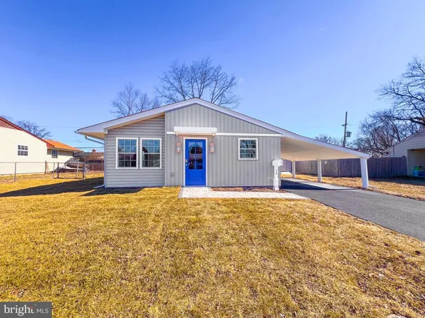 16 Burning Bush Ln, Levittown, PA 19054