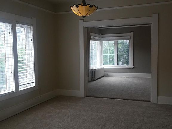 Open Layout/Natural Light