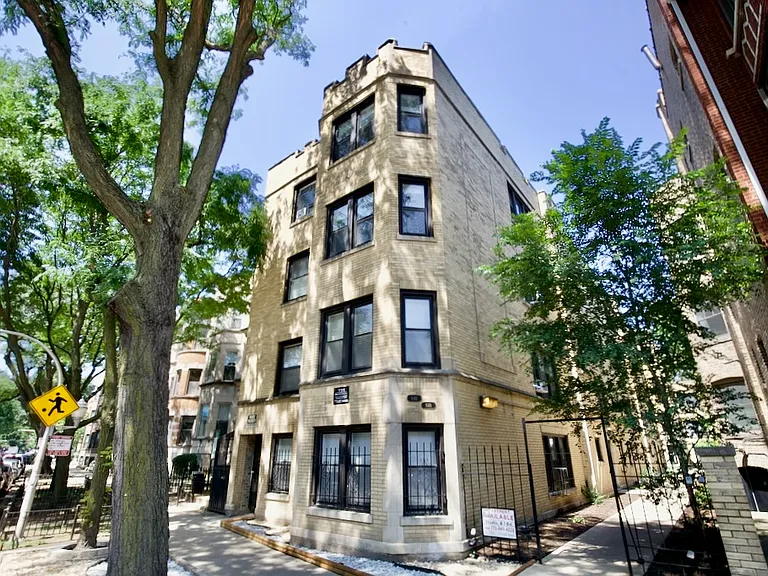 646 W Roscoe St #N3 — Photo 1