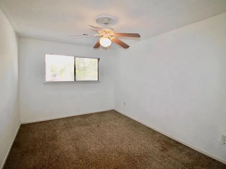 4701 Spring Ln — Photo 16