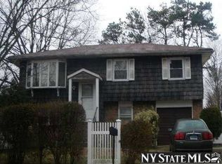300 Tell Ave, Deer Park, NY 11729