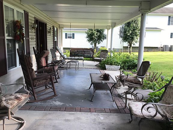 5th image of 828 Laurel Ave
