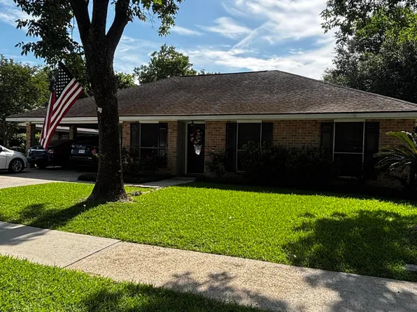 226 Saint Benjamin Dr, Lafayette, LA 70506