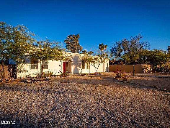 5th image of 610 N Camino Miramonte