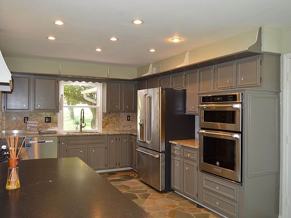 2nd image of 7366 Parkridge Dr